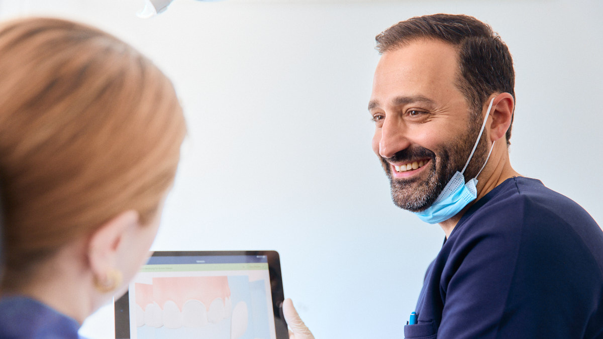 Hero-Kontakt Zahnmedizin am Rindermarkt, Zahnarzt Nuhro makko