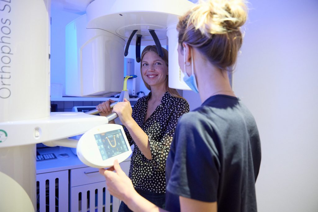 Ansicht digitale Röntgentechnik Zahnmedizin am Rindermarkt