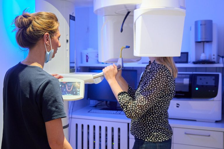 Digitales Röntgen und modernstes Equipment Praxis Zahnmedizin am Rindermarkt.