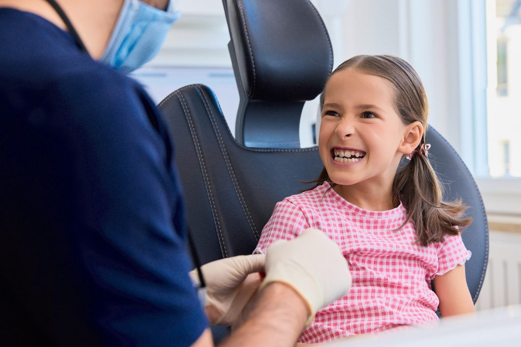 Kinder, Erwachsene, Senioren - in der Praxis Zahnmedizin Rindermarkt freuen wir uns über alle Altersklassen.